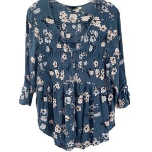 Torrid Blue Floral Crinkle Fabric Button Front V-Neck Top Size 2 (fits like a 0)